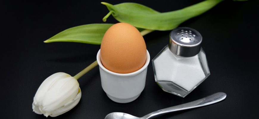 Breakfast Egg Salt Eierl%C%Bffel  - neelam279 / Pixabay